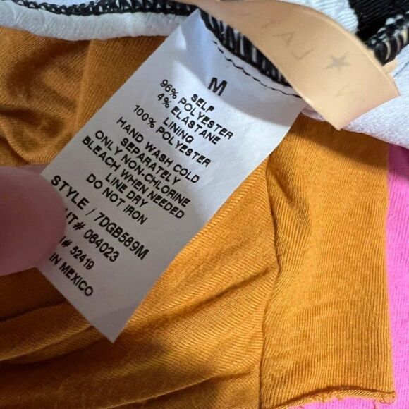 Gibson & Latimer medium black and white crop top - Picture 4 of 4